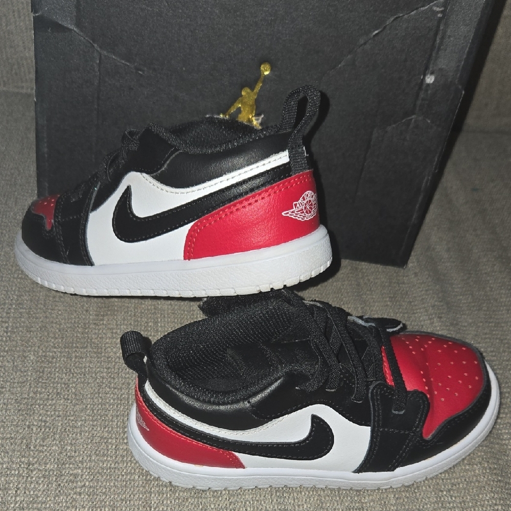 Nike Black and Red Sneakers High-Top Design